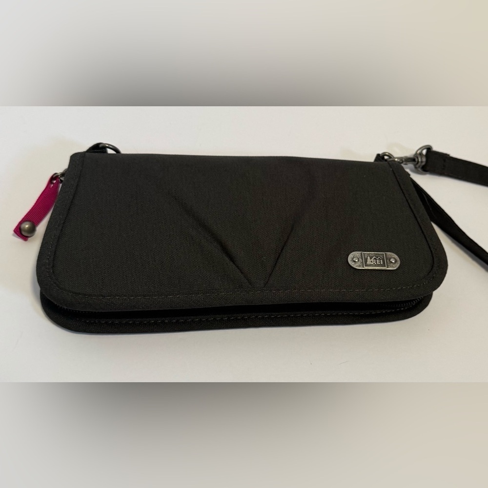 REI zip around wallet